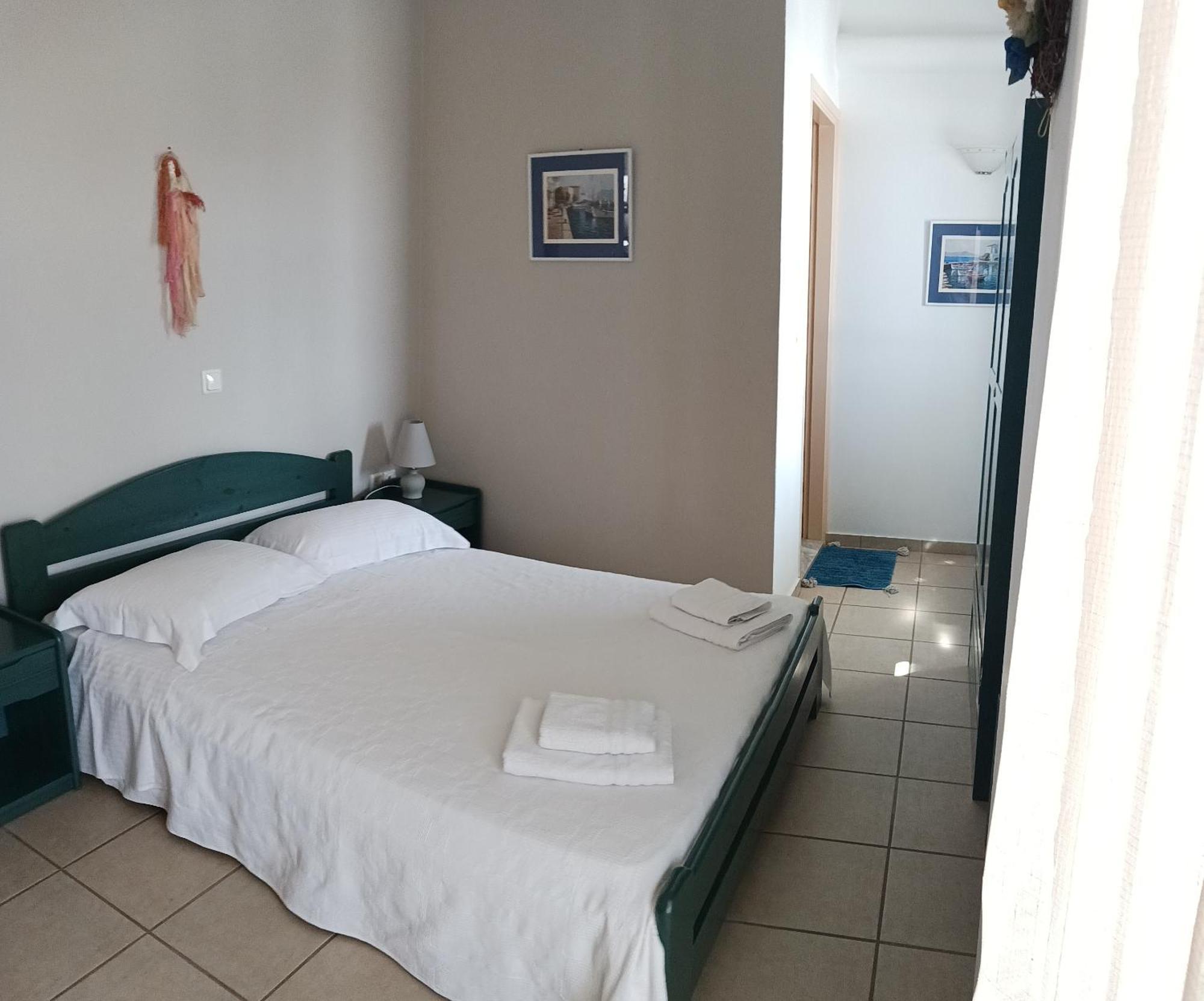 Hotel Πικροδάφνες à Tínos Extérieur photo