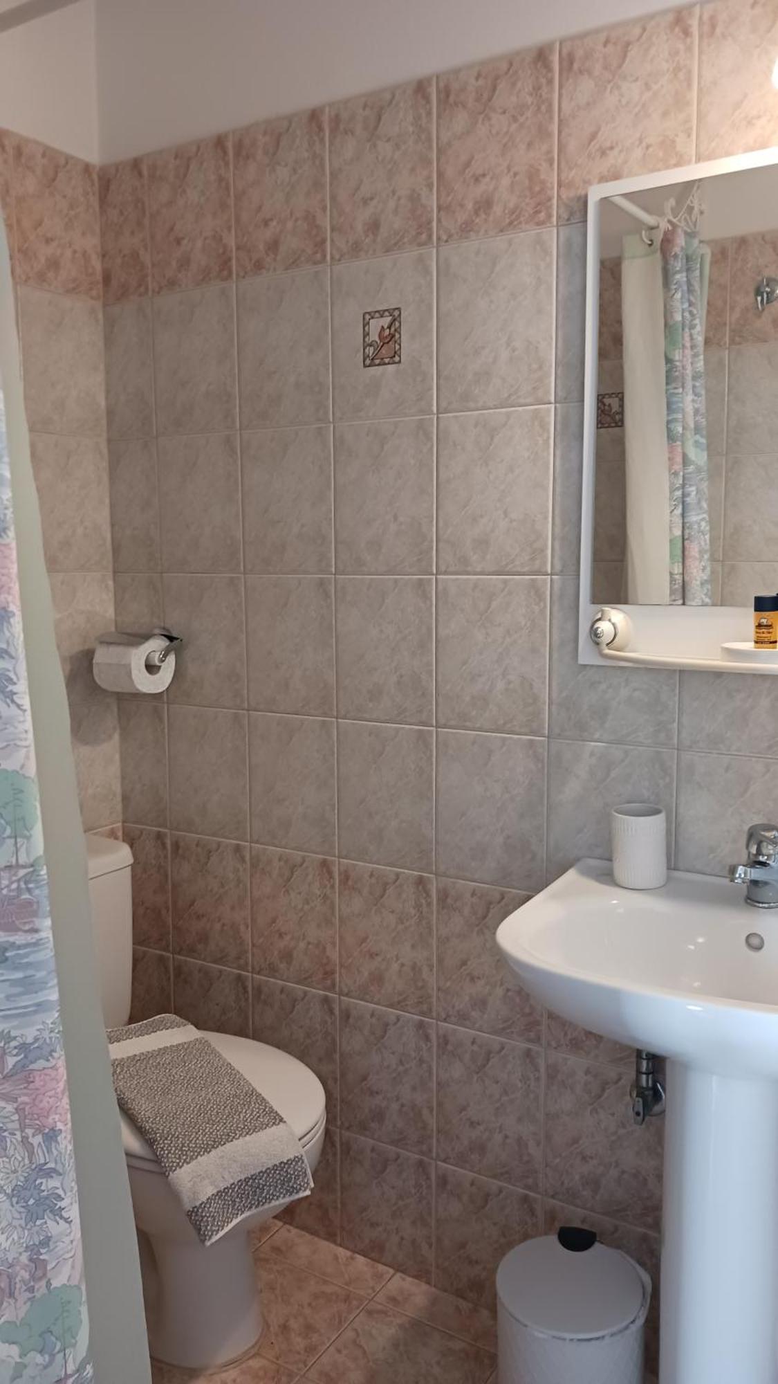 Hotel Πικροδάφνες à Tínos Extérieur photo